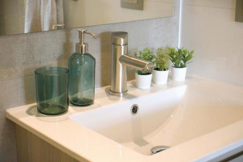 HOM I Nuevo Depto 2D2B Nunoa 4PAX Metro PlazaEgana NEW1014