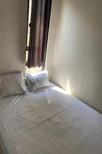 Budget Double Room image 7