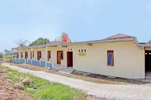 Entrance, Hotel O Syifa Guest House Syariah in Slawi
