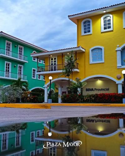 Casa Bote Con Vista a Los Canales De Lecheria Con Muelle Privado in Lecheria