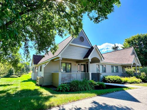 FV39 Classy Bretton condo with AC wifi mountain views - image 10
