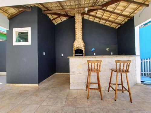 Casa com 3 suítes em Cabo Frio com piscina há poucos passos do Mar! (Casa com 3 suites em Cabo Frio com piscina ha poucos passos do Mar!) in Unamar