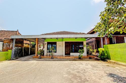 . Hotel O Sengon Kostel Syariah