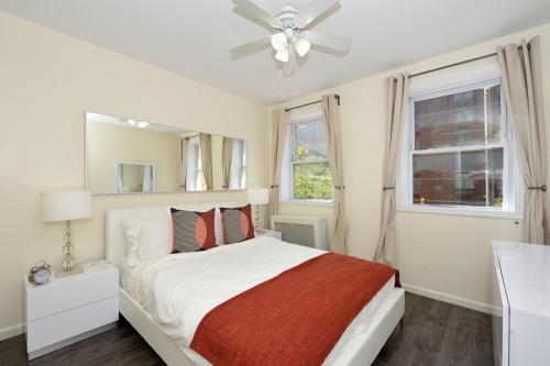 Amazing 4 BR 1 BTH Laundry Dishwasher, New York (Foto 10)
