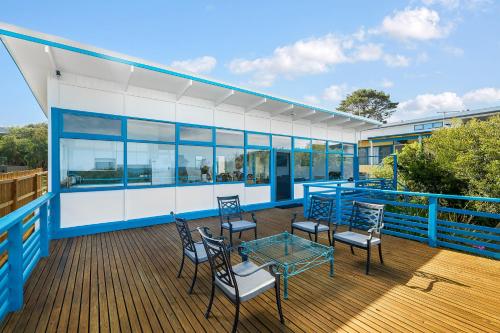 The Blue Pearl, Anglesea