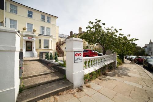 OYO Eagle House Hotel - main image