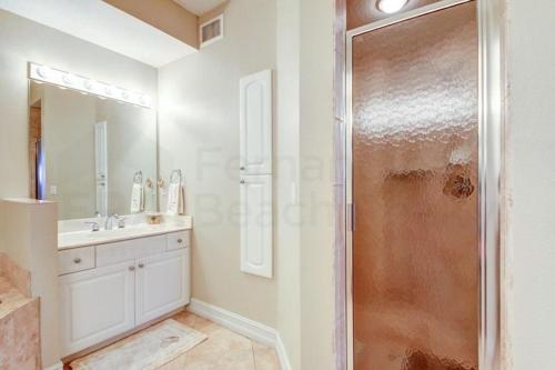 Deluxe Condo at Main Beach