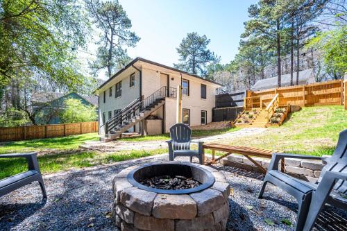 Exterior view, Modern 5BR Near West Midtown - Fire Pit - Pet Friendly in Knight Park-Howell Station