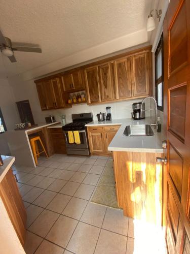 virtuve, 14 Cedar B Upstairs in Dangriga