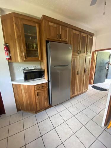 virtuve, 14 Cedar B Upstairs in Dangriga
