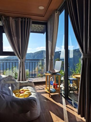 Tuyên Chiến Home & Resort in Lam Ha District