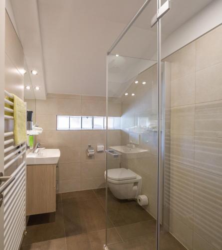 Large Double Room image 10
