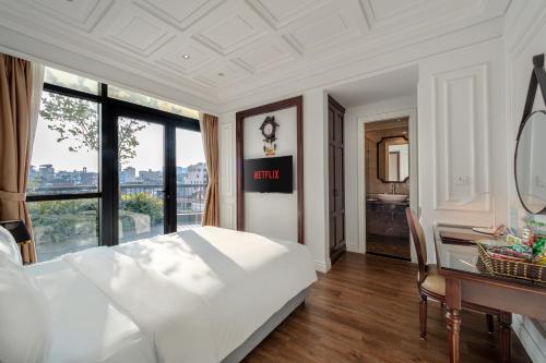1 queen bed, 1 twin bed