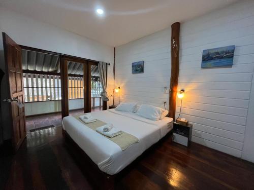 Ban Tha Ton Do Koh Yao noi - Tap to explore photos