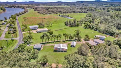 Galahs By The River Collection - Sleeps 31 Guests