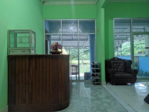 OYO 93411 Syariah Hotel Tomborang - 로비