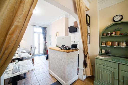 OYO Lina Guest House - image 10