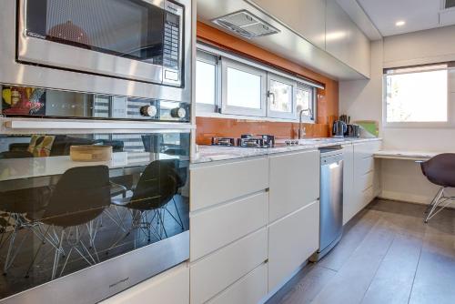 Cosy 1-Bedroom Apartment Close to the City - image 12
