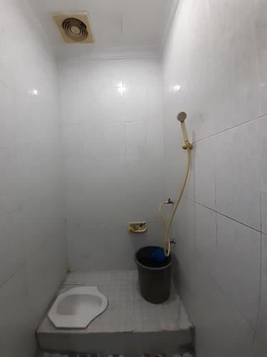 호텔 O 인탄 홈스테이, 아누그라 시나르 라우탄 근처 - 화장실