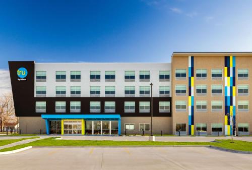 Tru by Hilton Oshkosh - image 12