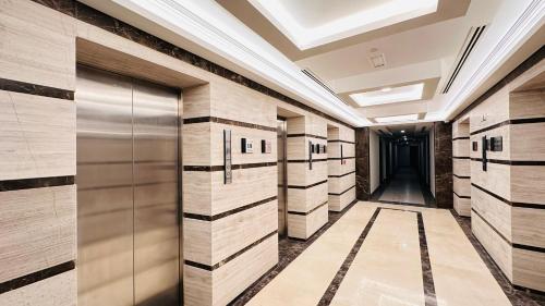 Upscale Apartment at Oval Tower Near Downtown with Balcony and Parking by Belvilla - image 10