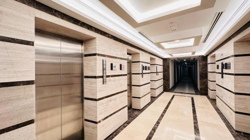 Spacious Studio Apartment Canal View Business Bay by Belvilla, Dubai (photo 10)