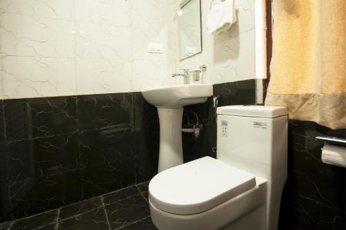 Deluxe Double Room image 7