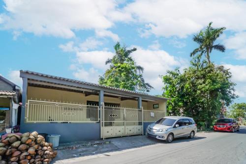 호텔 O 우눗 홈스테이 샤리아 - 출입구