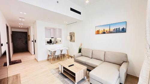 OYO 1290 Home Fully Furnished 1bed Apartment @JVC, Dubai (Foto 5)