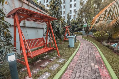 Hotel O Ciputat Near Apartment Green Lake View Ciputat