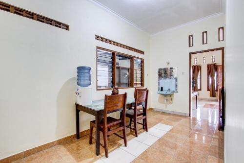 SPOT ON 93917 Homestay Adreena Syariah