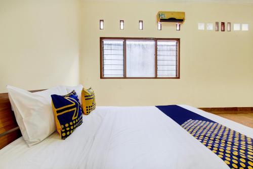 SPOT ON 93917 Homestay Adreena Syariah