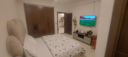 AJ's Exclusive Apartment - image 2