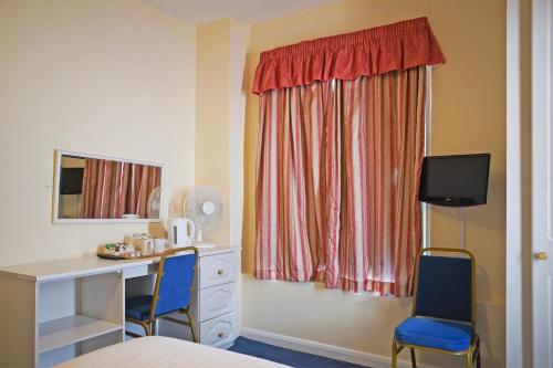 4 twin beds