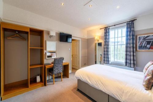 The Red Lion Hotel - image 8