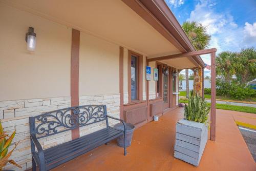Entrance, Liberty Inn and Suites Kissimmee near Disney World in Kissimmee