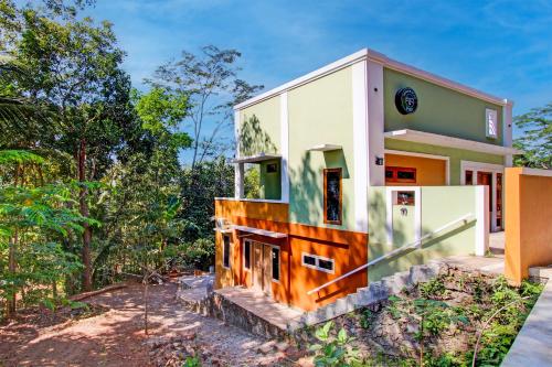 Wejście, Hotel O Penginapan Viki Syariah near Hutan Pinus Bukit Becici