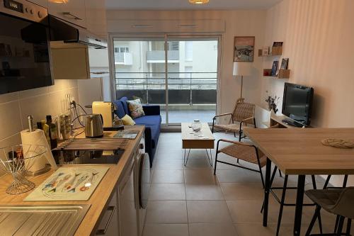 Cozy T2 with balcony near the sea - image 5