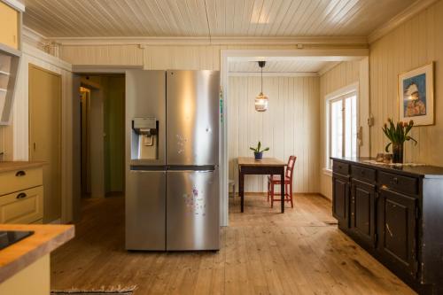 bucătărie, Experience Jotunheimen from Vevstogo - sauna with a view and eco living in an old school building in Gol