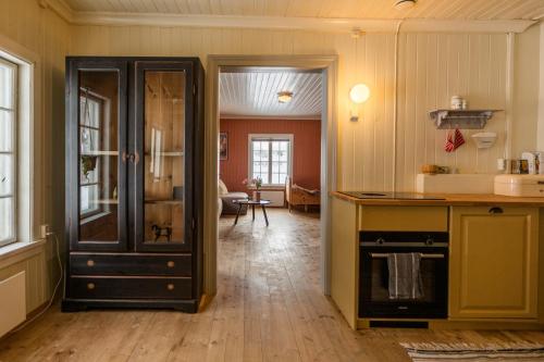 bucătărie, Experience Jotunheimen from Vevstogo - sauna with a view and eco living in an old school building in Gol
