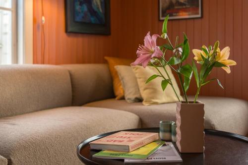 . Experience Jotunheimen from Vevstogo - sauna with a view and eco living in an old school building