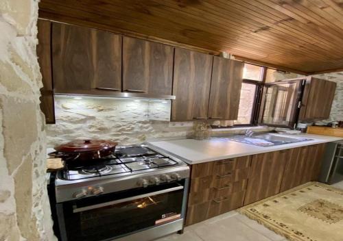 Kitchen, Nikos Traditional House in Mithimna