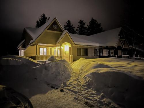 FV50 Pet friendly single level home in Bretton Woods walk to golf course and Mt Washington Hotel - image 12