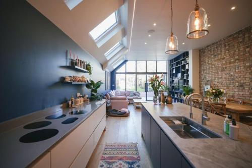 Stunning 5-Bedroom House in the Heart of London gîte à louer Kensal Rise Railway Station