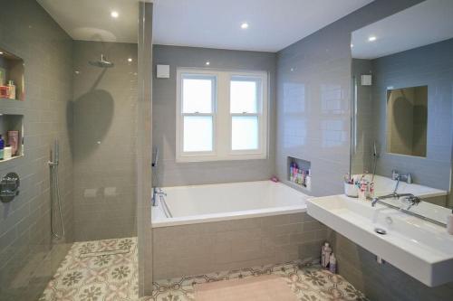Stunning 5-Bedroom House in the Heart of London, London (Foto 7)