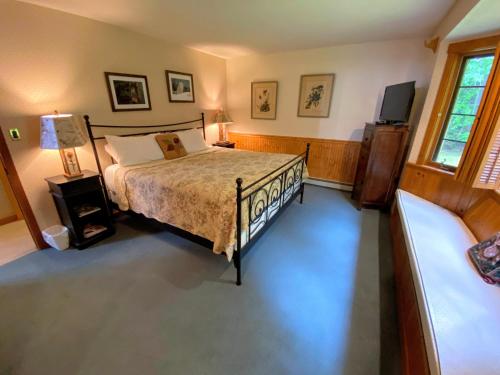 FC9 Renovated Bretton Woods slopeside condo with 2 living rooms foosball air hockey FC9 Renovated Bretton Woods slopeside condo with 2 living rooms foosball air hockey