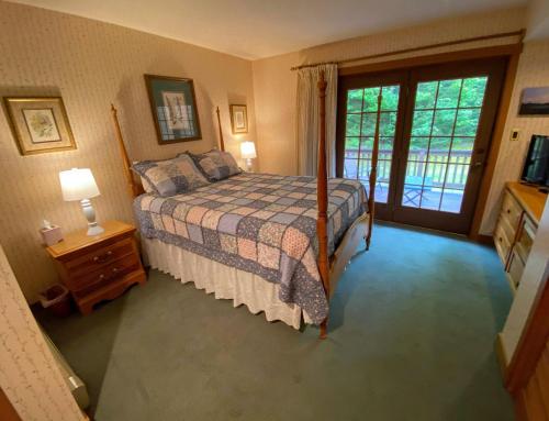 FC9 Renovated Bretton Woods slopeside condo with 2 living rooms foosball air hockey FC9 Renovated Bretton Woods slopeside condo with 2 living rooms foosball air hockey