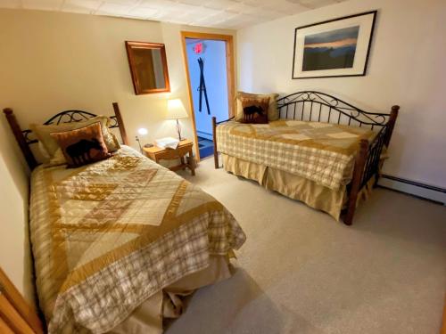 FC9 Renovated Bretton Woods slopeside condo with 2 living rooms foosball air hockey FC9 Renovated Bretton Woods slopeside condo with 2 living rooms foosball air hockey