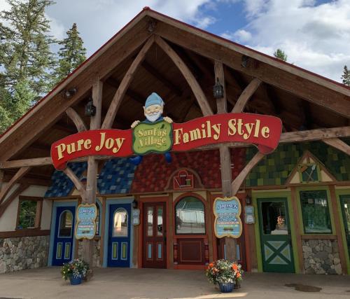 FC9 Renovated Bretton Woods slopeside condo with 2 living rooms foosball air hockey FC9 Renovated Bretton Woods slopeside condo with 2 living rooms foosball air hockey