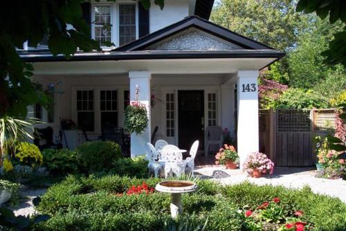 Bernard Gray Hall Bed and Breakfast in Niagara On The Lake (ON)